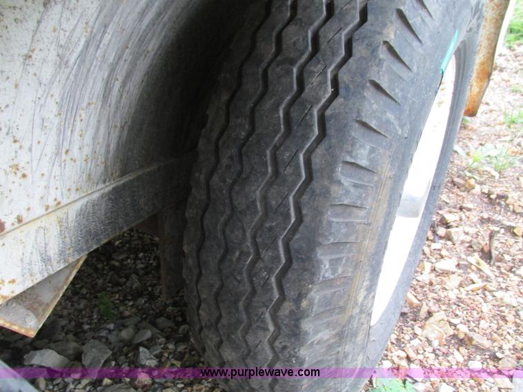 image for item G9425 2000 WW box trailer