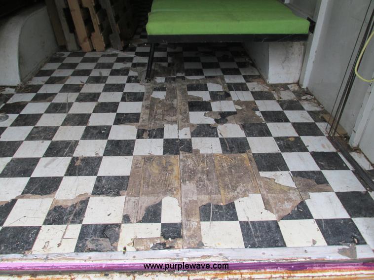 image for item G9425 2000 WW box trailer