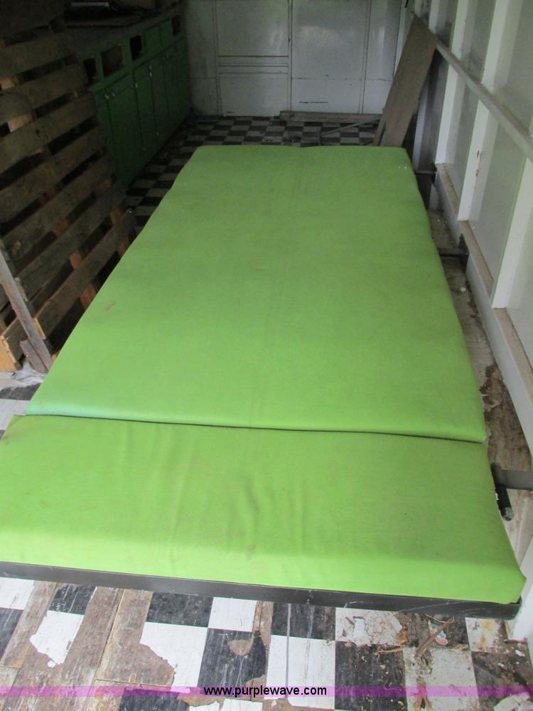 image for item G9425 2000 WW box trailer