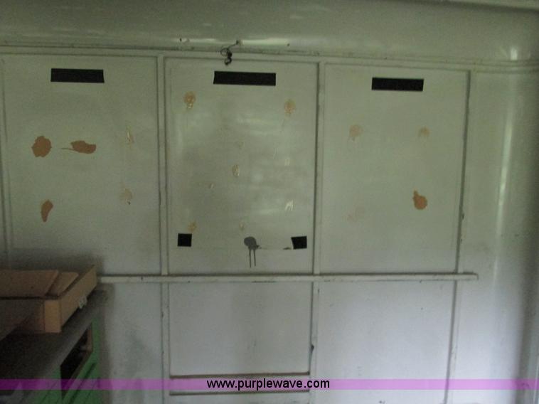 image for item G9425 2000 WW box trailer