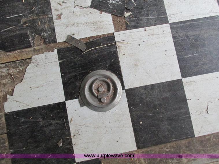 image for item G9425 2000 WW box trailer