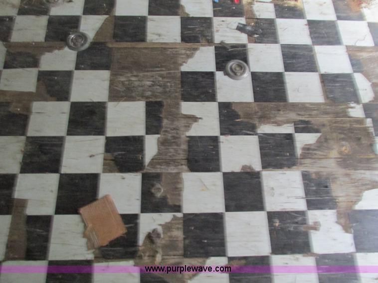 image for item G9425 2000 WW box trailer