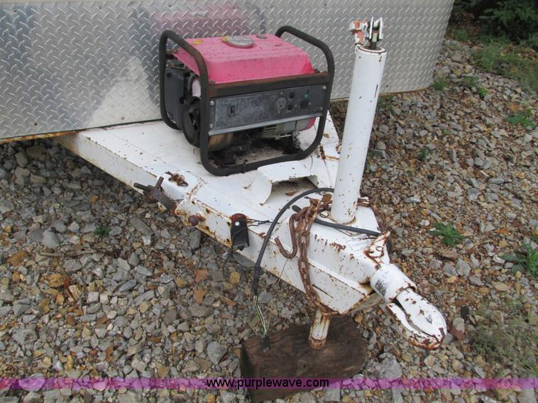 image for item G9425 2000 WW box trailer