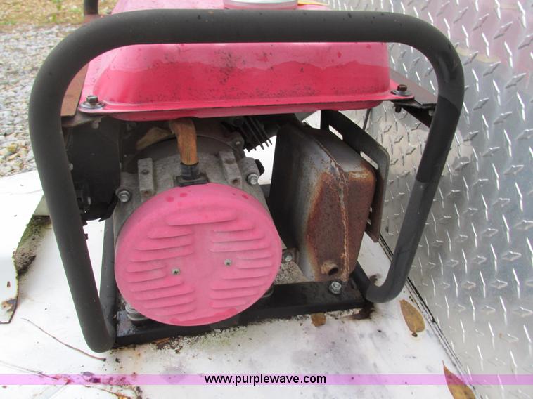 image for item G9425 2000 WW box trailer