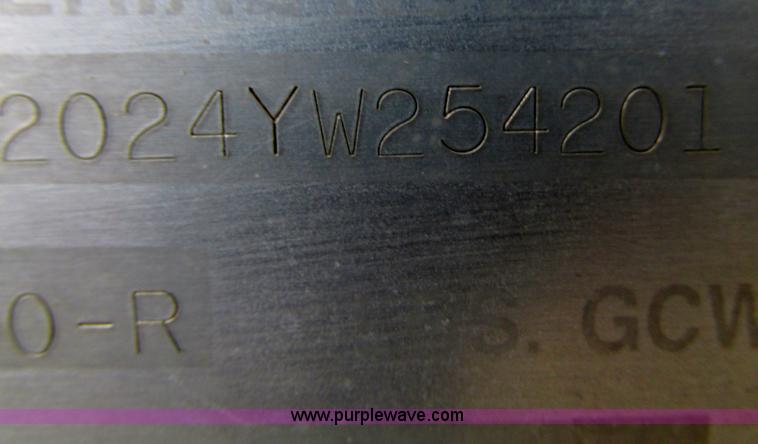 image for item G9425 2000 WW box trailer