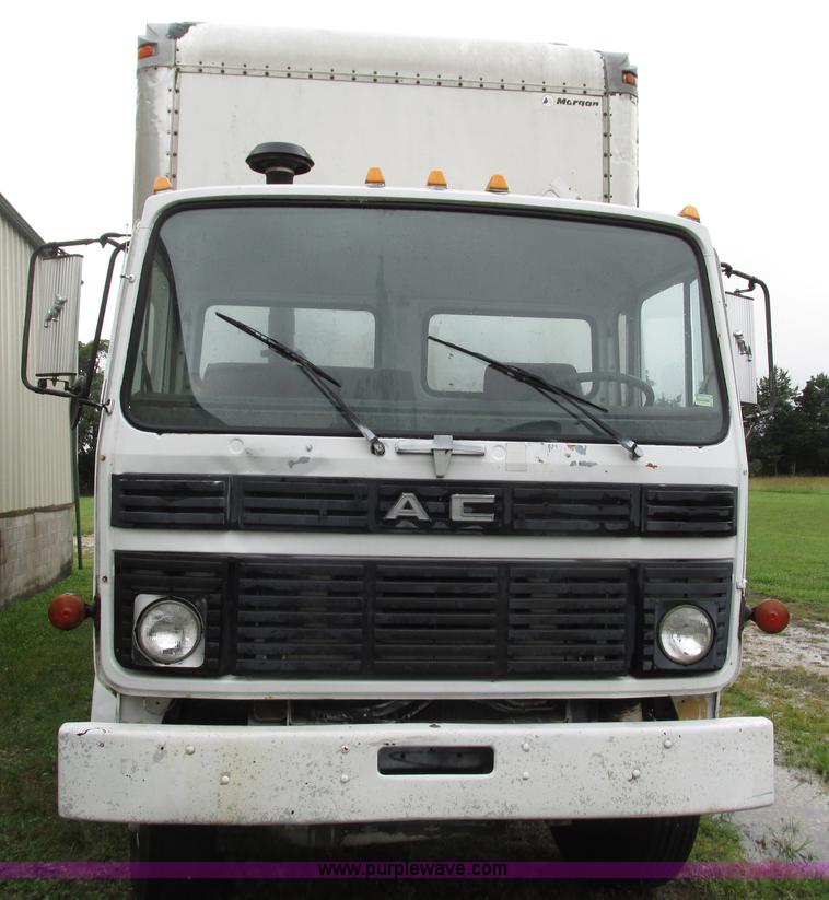 image for item G9427 1985 Mack MS200P cab over box truck