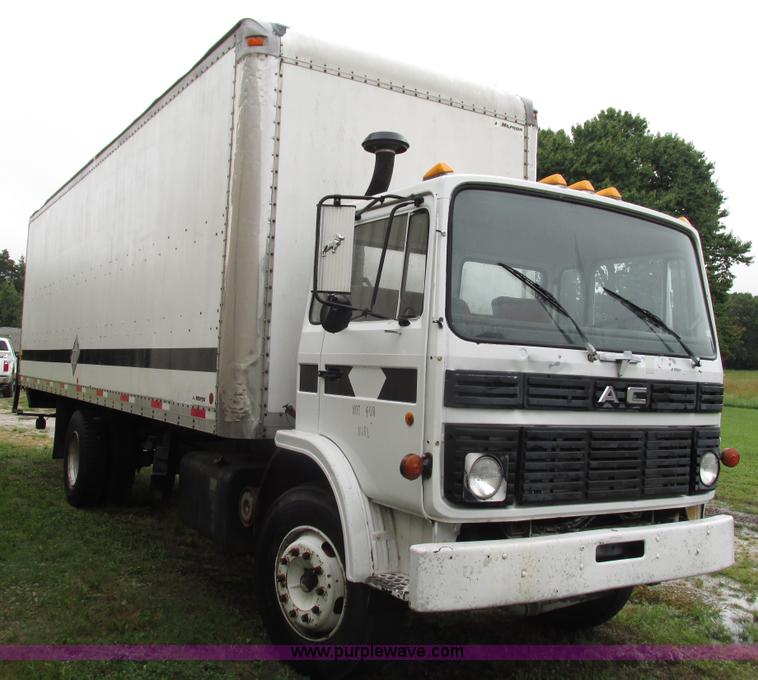 image for item G9427 1985 Mack MS200P cab over box truck