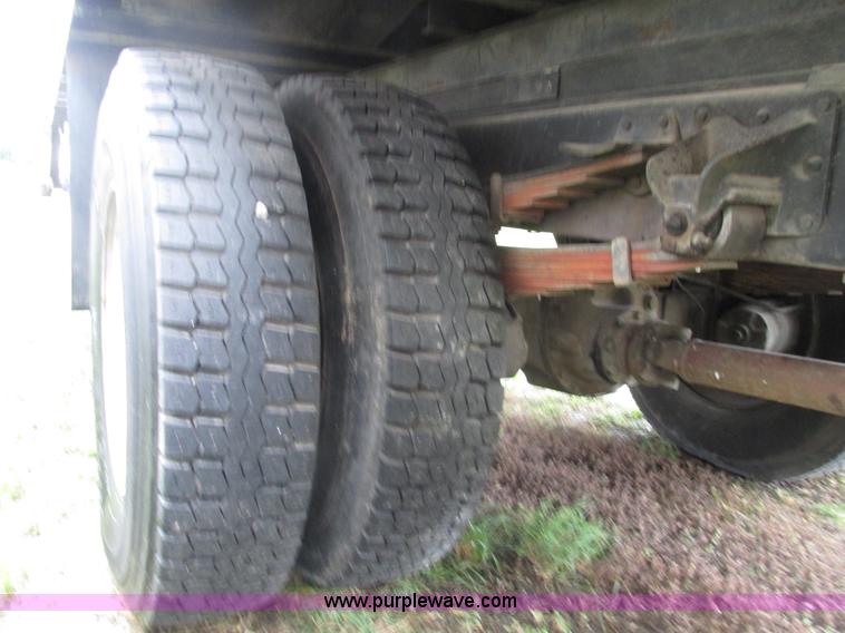 image for item G9427 1985 Mack MS200P cab over box truck