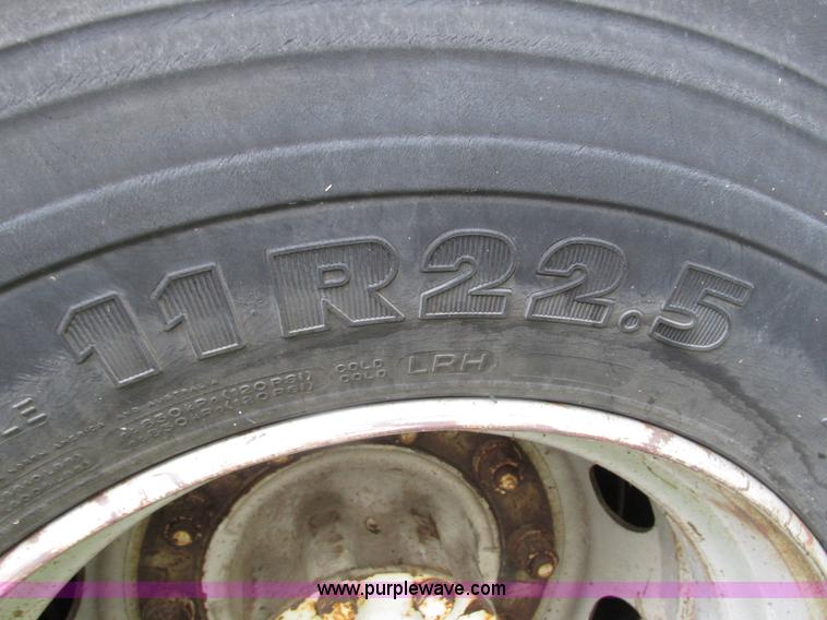 image for item G9427 1985 Mack MS200P cab over box truck