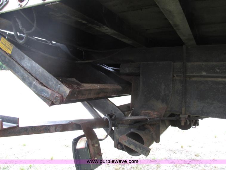 image for item G9427 1985 Mack MS200P cab over box truck