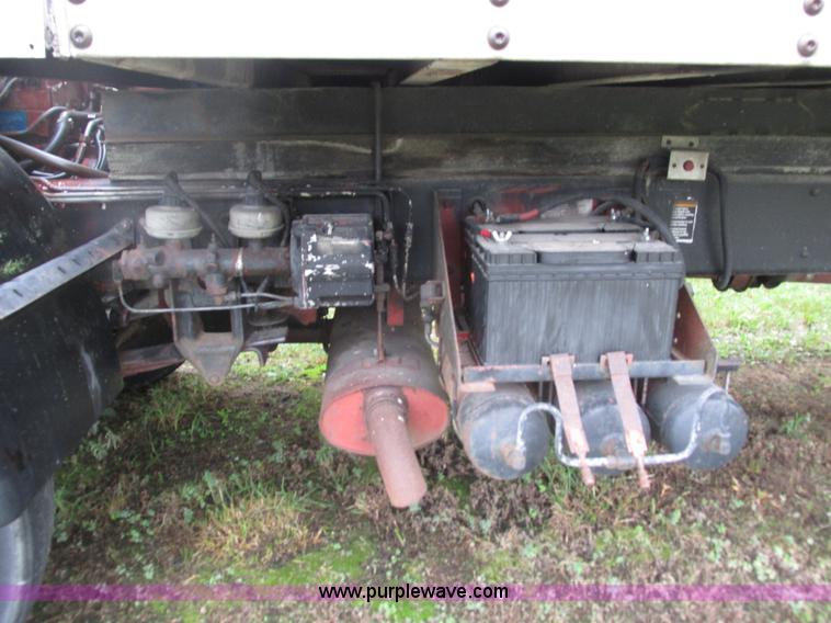 image for item G9427 1985 Mack MS200P cab over box truck