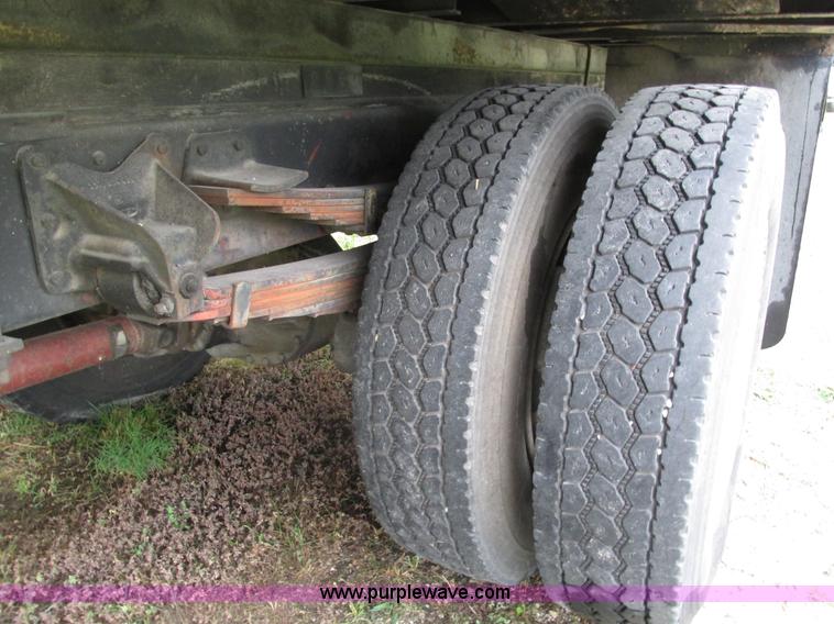 image for item G9427 1985 Mack MS200P cab over box truck