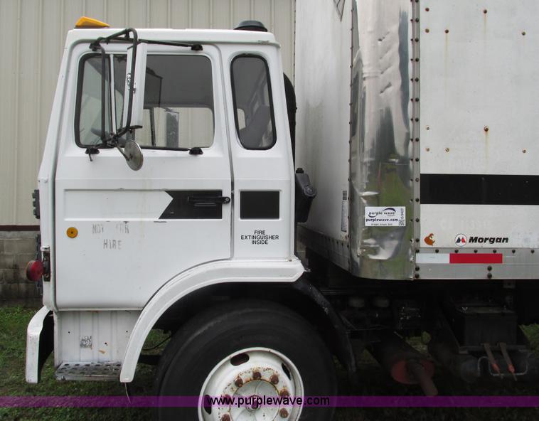 image for item G9427 1985 Mack MS200P cab over box truck