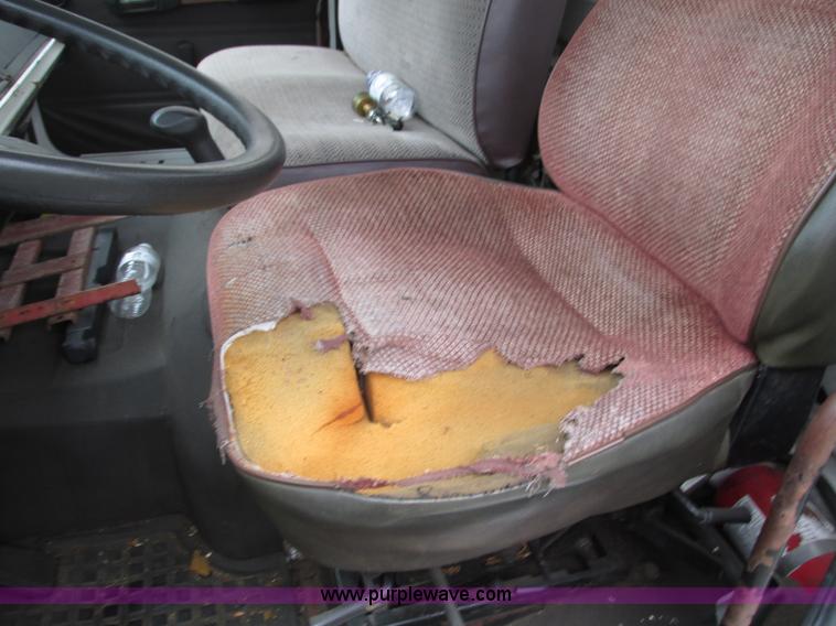 image for item G9427 1985 Mack MS200P cab over box truck