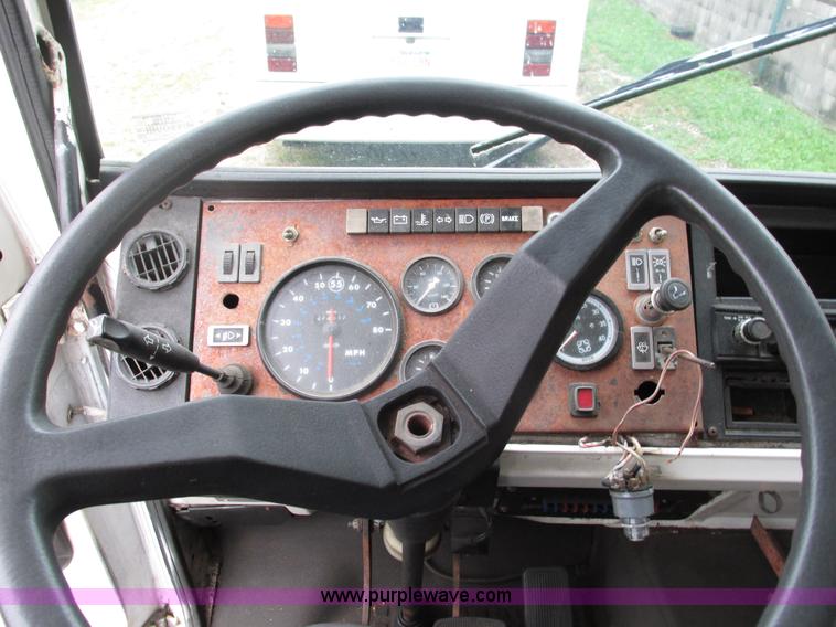 image for item G9427 1985 Mack MS200P cab over box truck