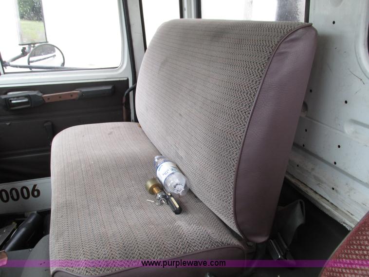 image for item G9427 1985 Mack MS200P cab over box truck