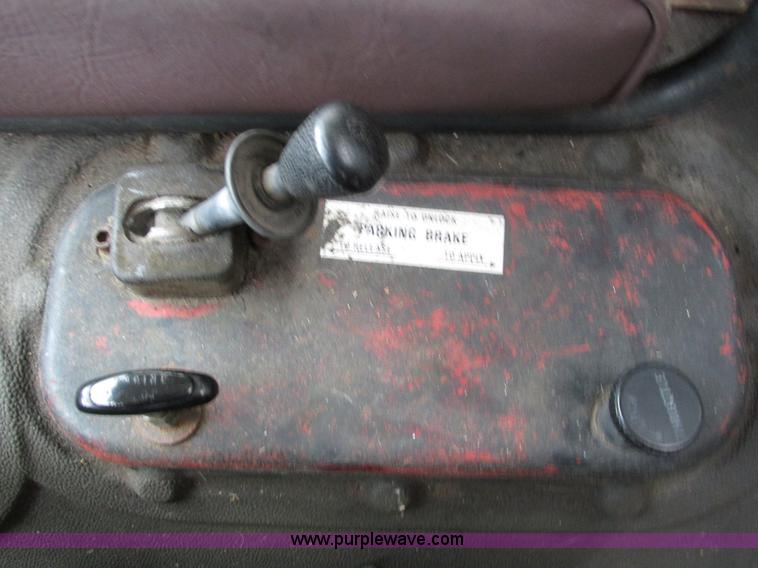 image for item G9427 1985 Mack MS200P cab over box truck