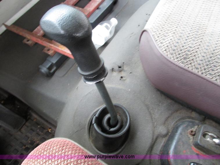 image for item G9427 1985 Mack MS200P cab over box truck