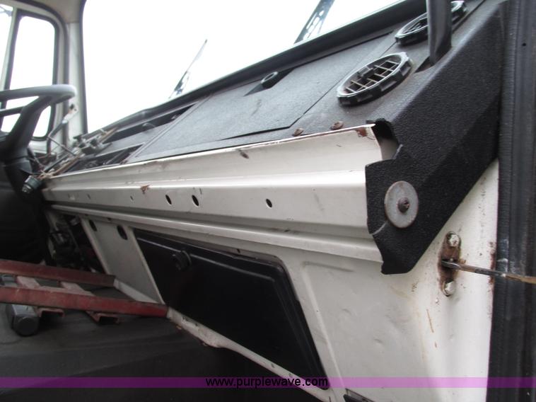 image for item G9427 1985 Mack MS200P cab over box truck