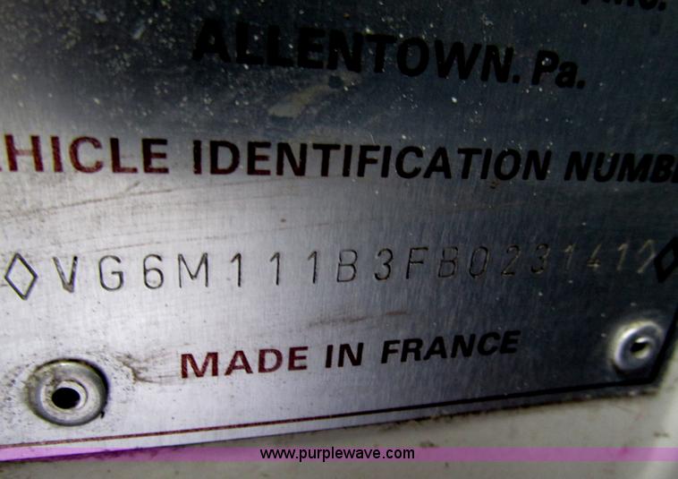 image for item G9427 1985 Mack MS200P cab over box truck