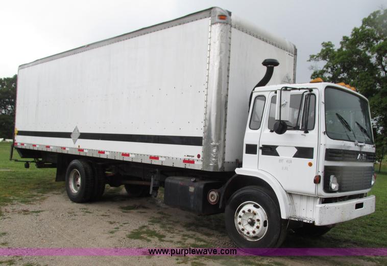 image for item G9427 1985 Mack MS200P cab over box truck