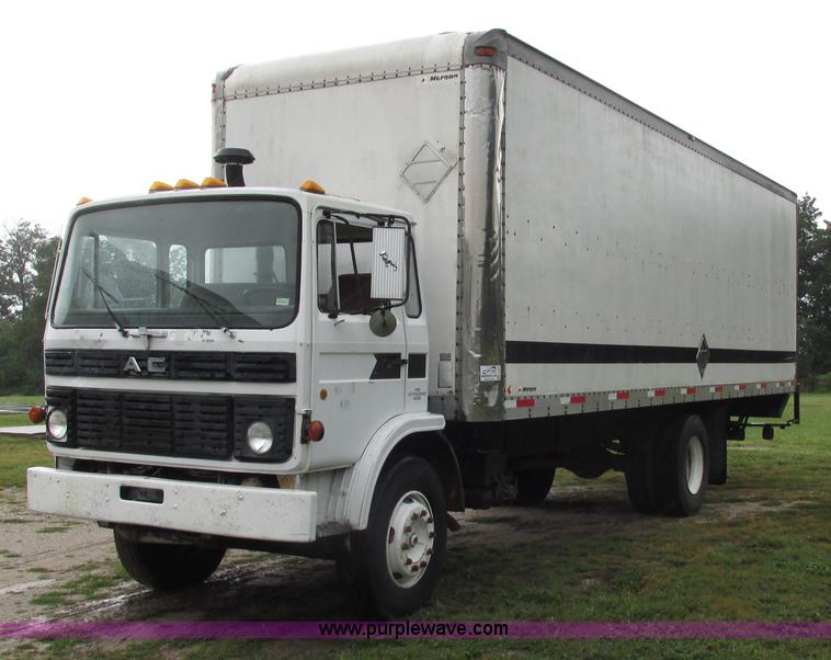 image for item G9427 1985 Mack MS200P cab over box truck