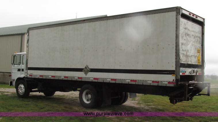 image for item G9427 1985 Mack MS200P cab over box truck