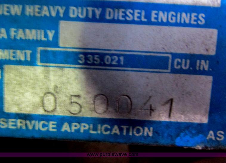 image for item G9427 1985 Mack MS200P cab over box truck