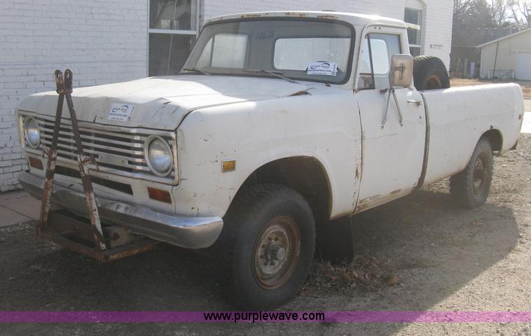 image for item H4276 1974 International pickup truck