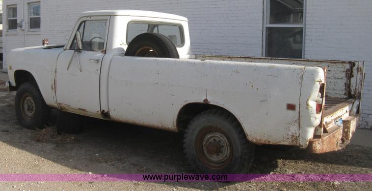 image for item H4276 1974 International pickup truck