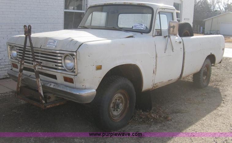 image for item H4276 1974 International pickup truck