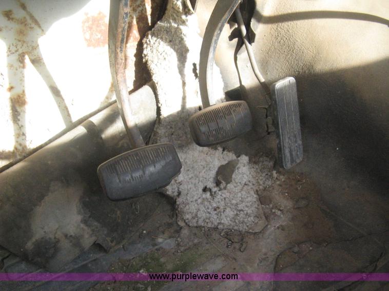 image for item H4276 1974 International pickup truck