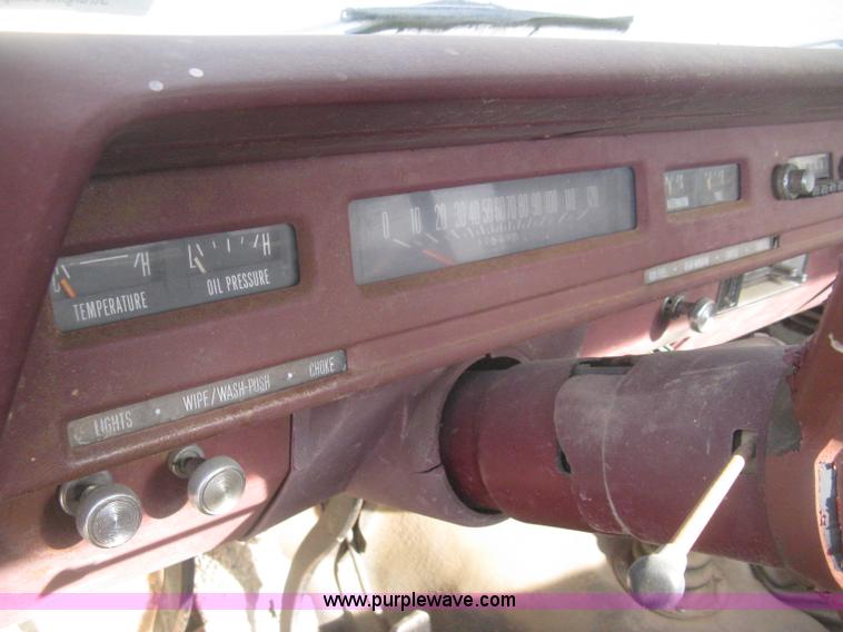 image for item H4276 1974 International pickup truck