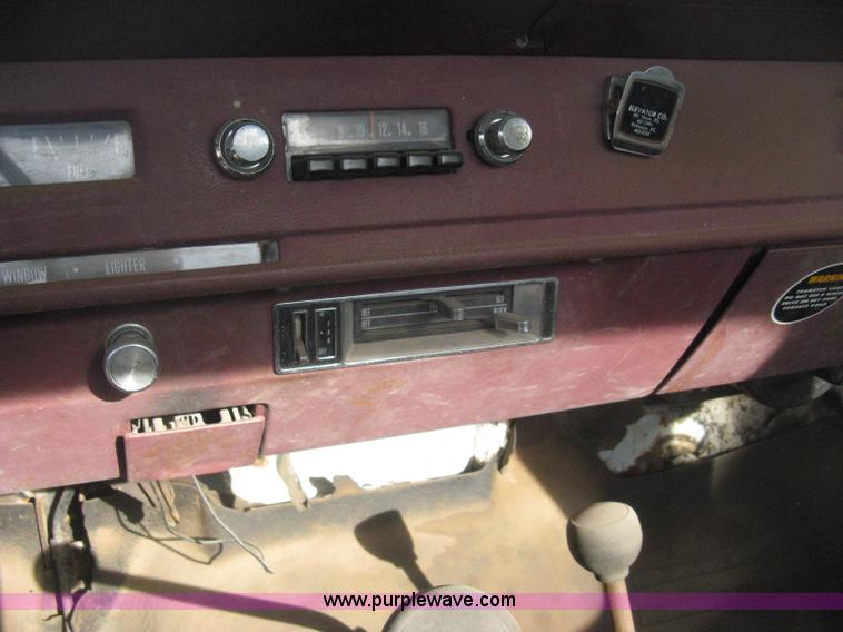 image for item H4276 1974 International pickup truck