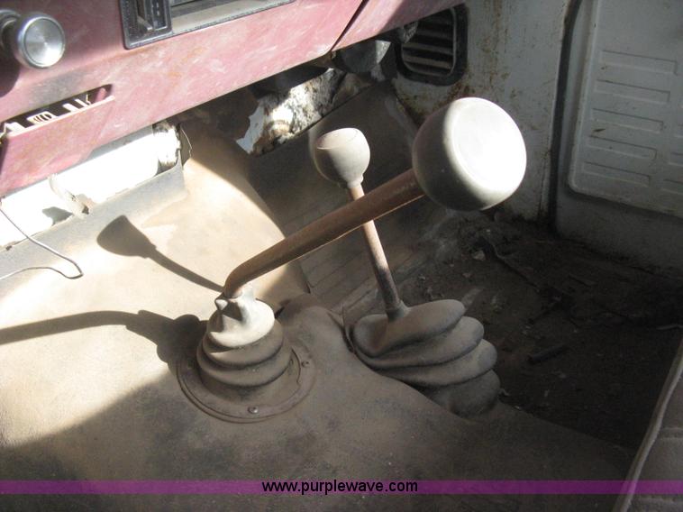 image for item H4276 1974 International pickup truck