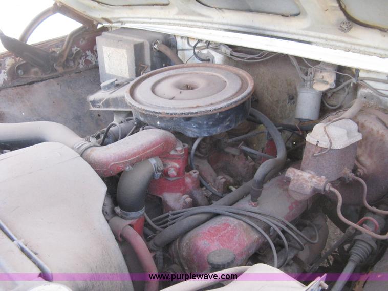 image for item H4276 1974 International pickup truck