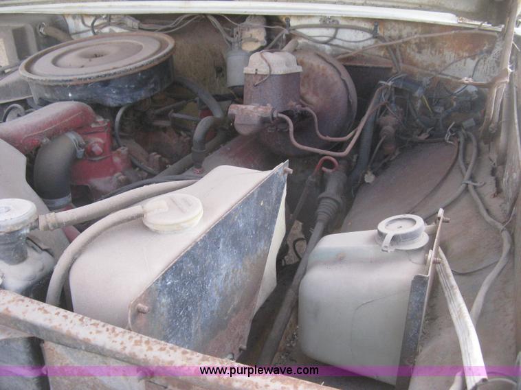 image for item H4276 1974 International pickup truck