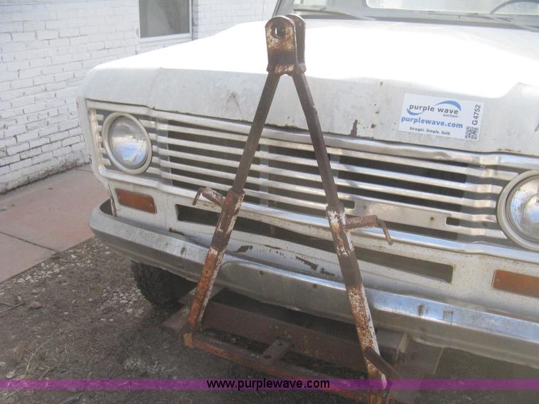 image for item H4276 1974 International pickup truck