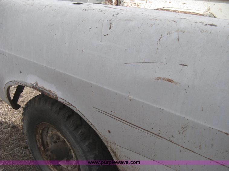 image for item H4276 1974 International pickup truck