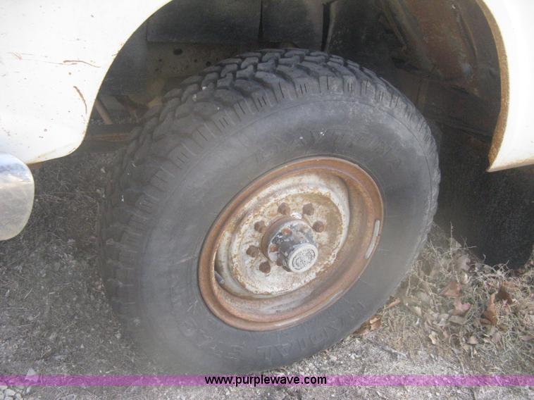 image for item H4276 1974 International pickup truck