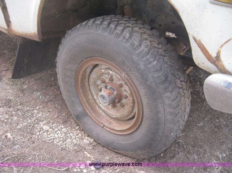 image for item H4276 1974 International pickup truck