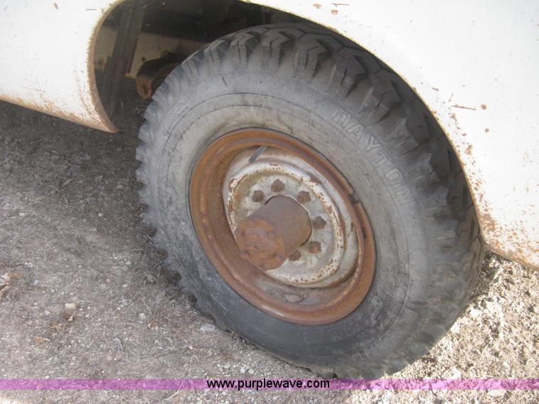 image for item H4276 1974 International pickup truck