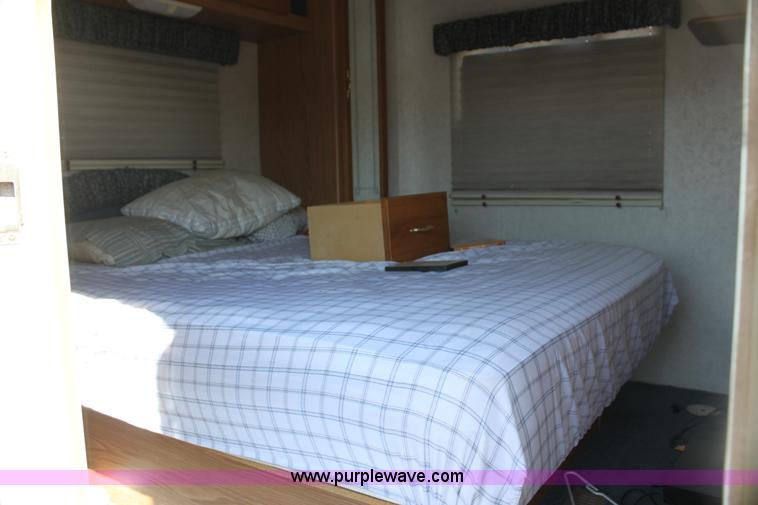 image for item H7351 1999 Dutchmen Classic GL 31' camper