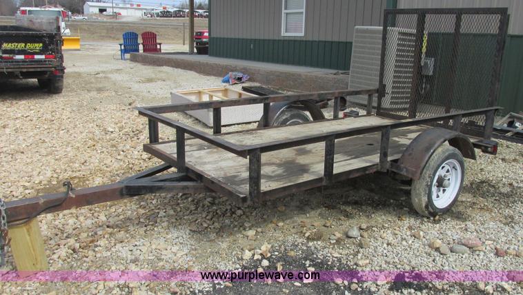 image for item H7716 2009 utility trailer