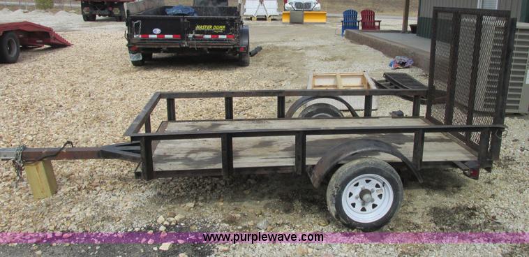 image for item H7716 2009 utility trailer
