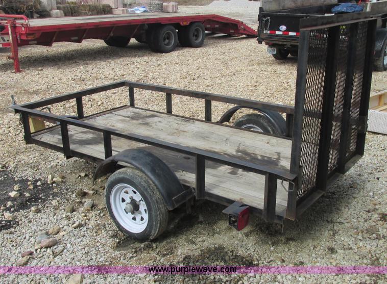 image for item H7716 2009 utility trailer