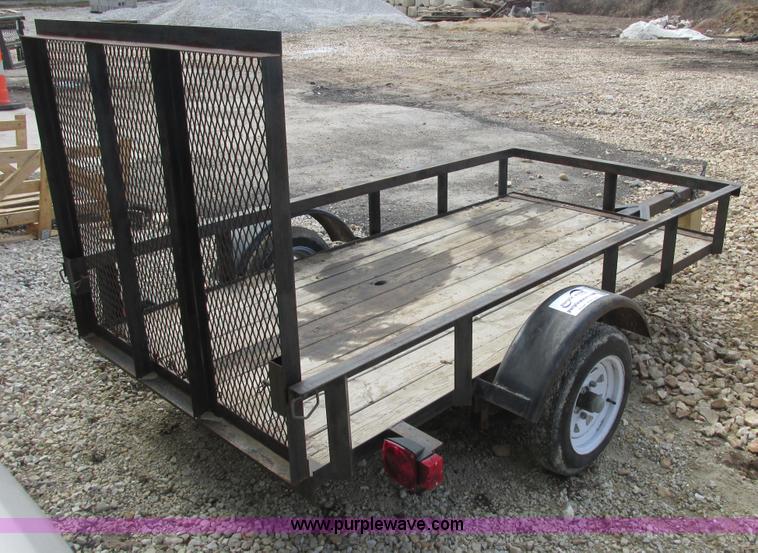 image for item H7716 2009 utility trailer