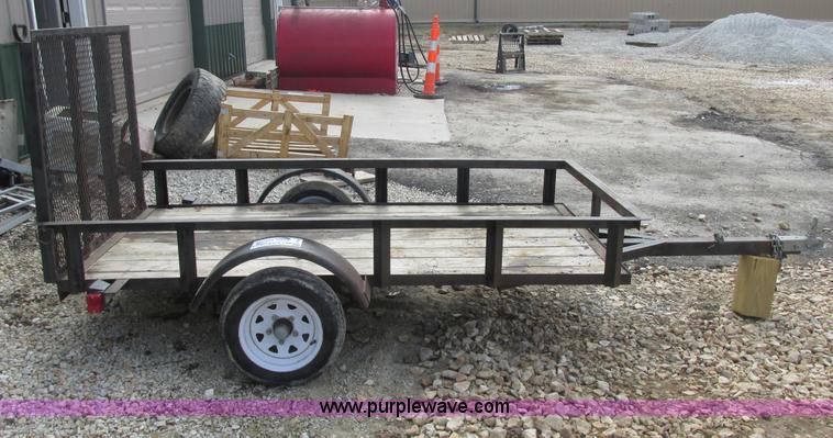 image for item H7716 2009 utility trailer