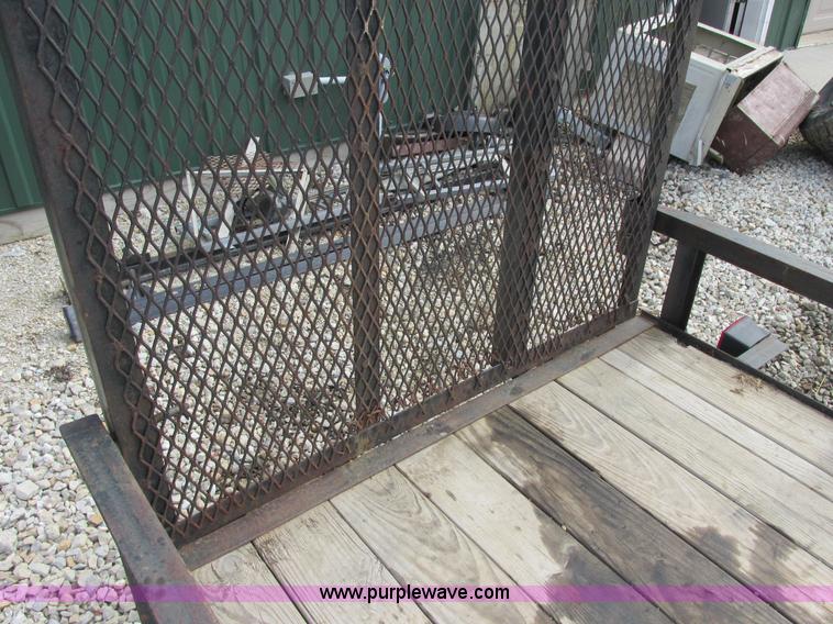 image for item H7716 2009 utility trailer