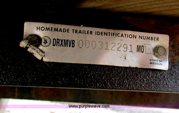 image for item H7716 2009 utility trailer